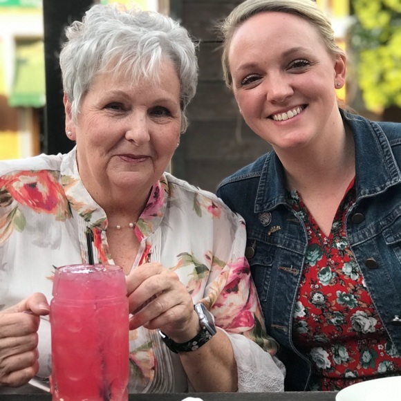 Meet your Posher - Picture 2 of 7